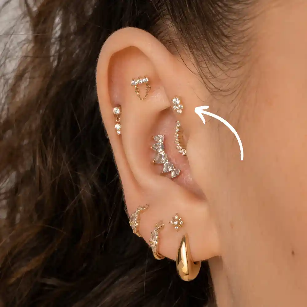 Forward helix piercing foran på ørebrusken, utført hos Eternal Sign i Fredrikstad