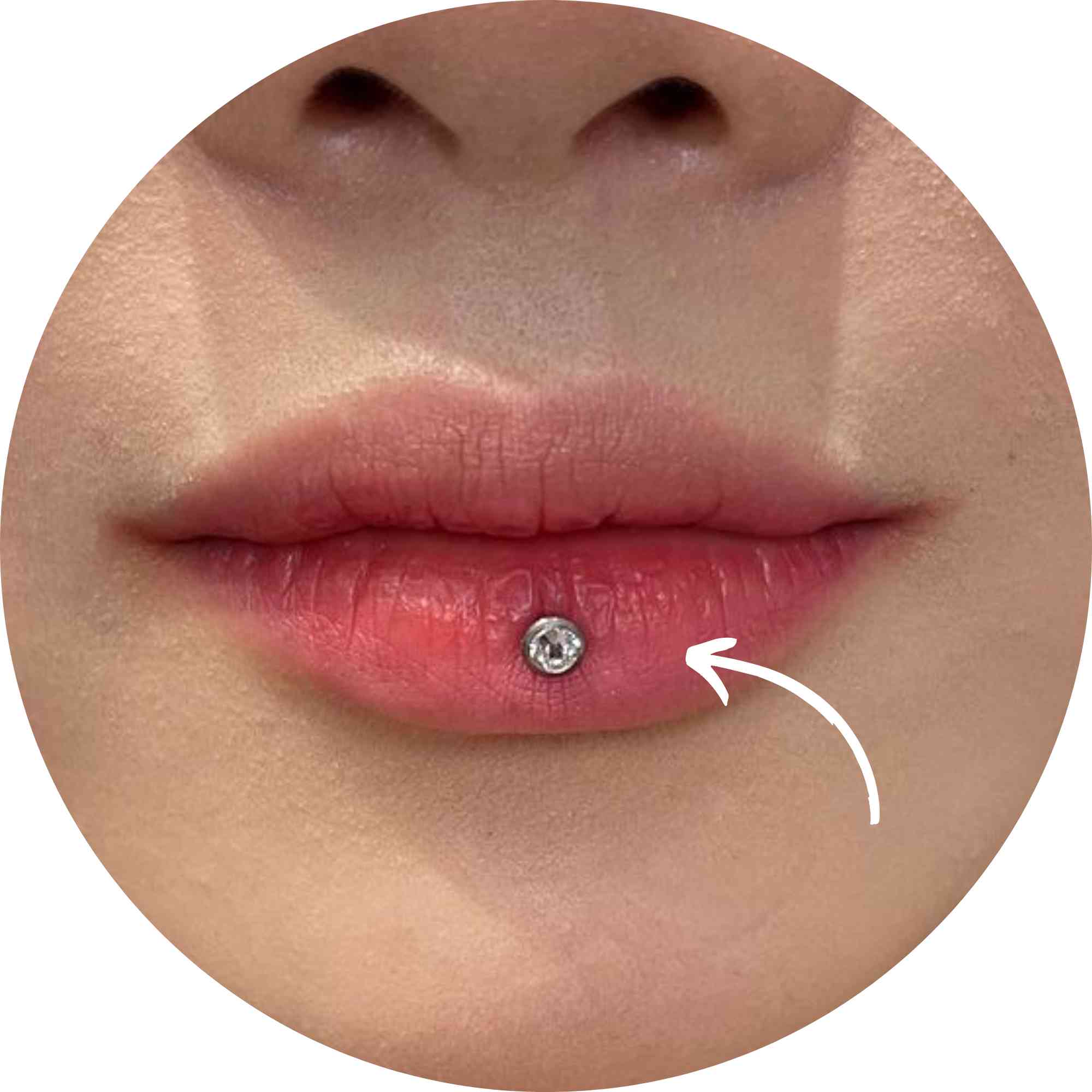Ashley piercing gjennom midten av underleppen, Eternal Sign Fredrikstad