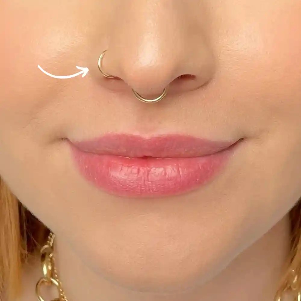 Nesepiercing (nostril) med titanlabret utført hos Eternal Sign i Fredrikstad