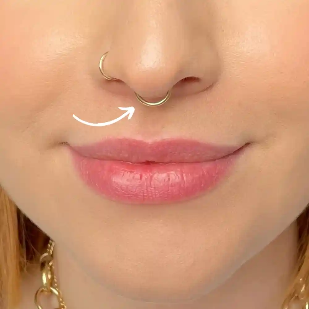 Septum piercing med titanring utført hos Eternal Sign i Fredrikstad